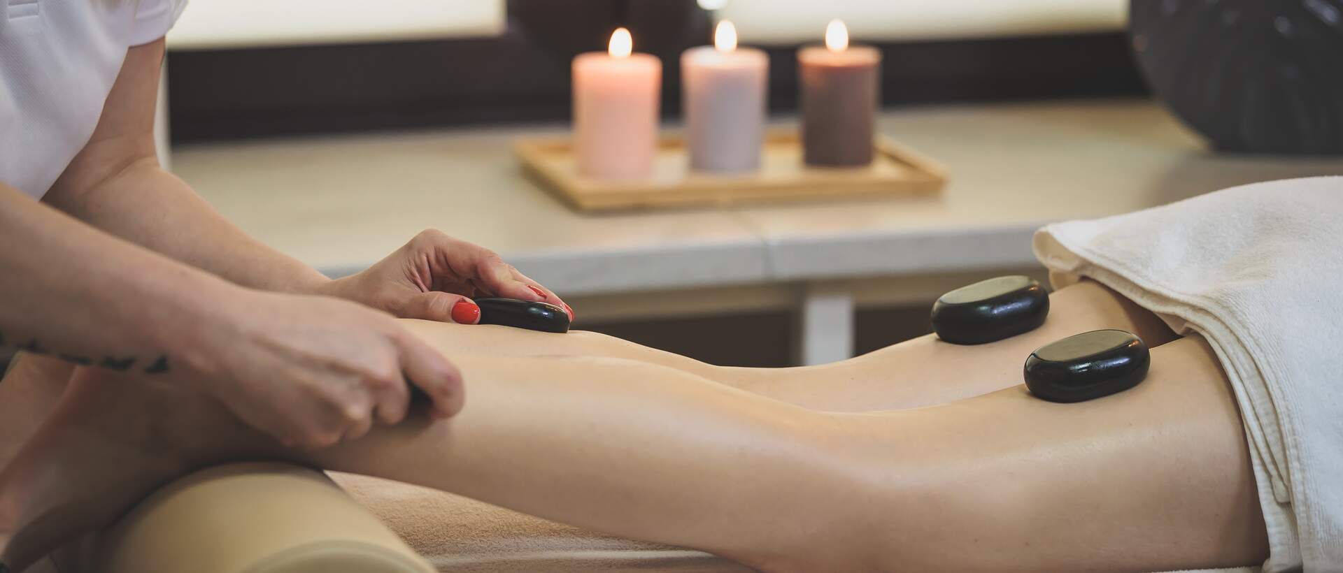 Masaż gorącymi kamieniami